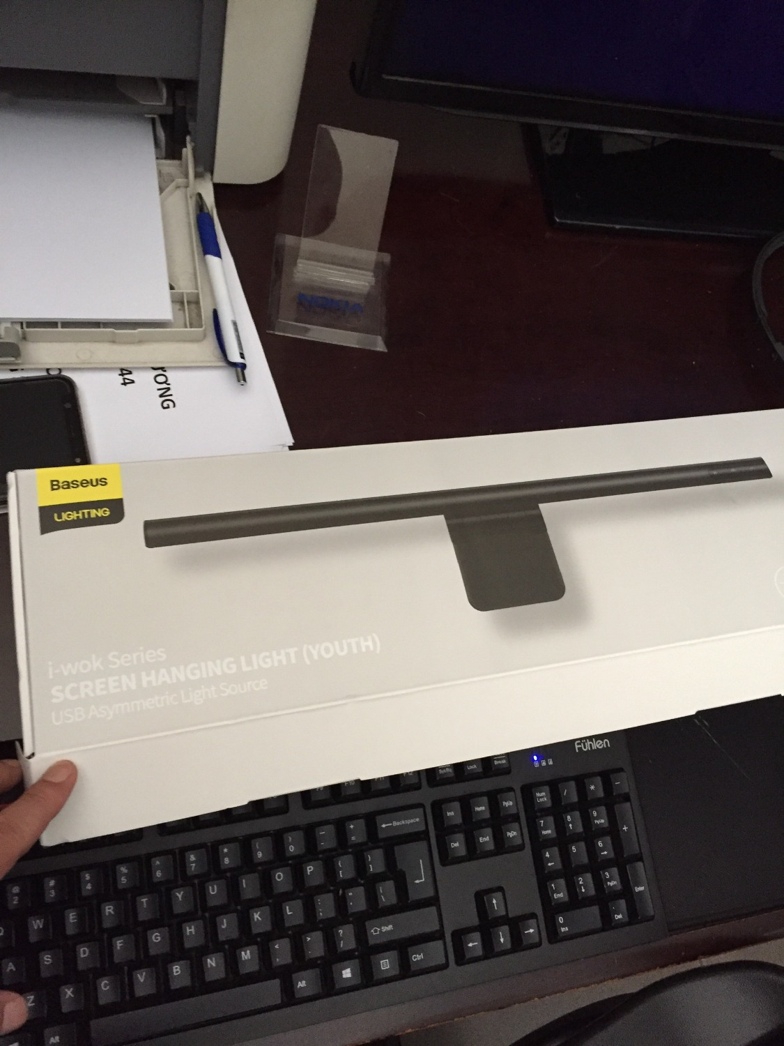 Đèn rất đẹp ,ánh sáng dịu không chói mắt,phục vụ rất tốt cho mắt nhất là ban đêm.Hàng chính hãng Baseus nên yên tâm.