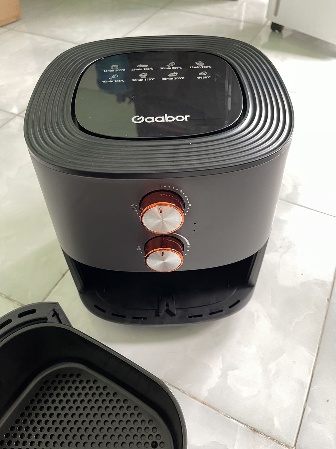 Mới nhận nồi nên chưa đánh giá sử dụng, chỉ là nhìn bề ngoài sang, xịn, mịn. Nồi cũng không qua to như mình tưởng tượng, nói chung là phù hợp