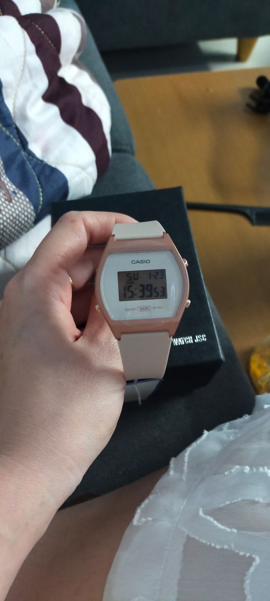 nhận hàng nhanh. có đầy đủ tem phiếu bảo hành chính hãng