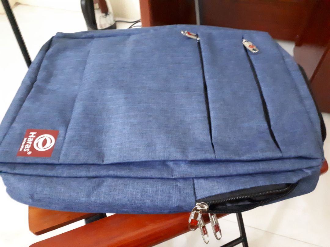 Hài lòng với mức giá này. chất liệu khá dày, nhiều ngăn. đặc biệt lịch giao hàng thứ 2 , nhưng mình điện lên Tiki bảo là chủ nhật có việc muốn dùng, hôm nay thứ 6 nhận được sản phẩm. thấy rất vui.