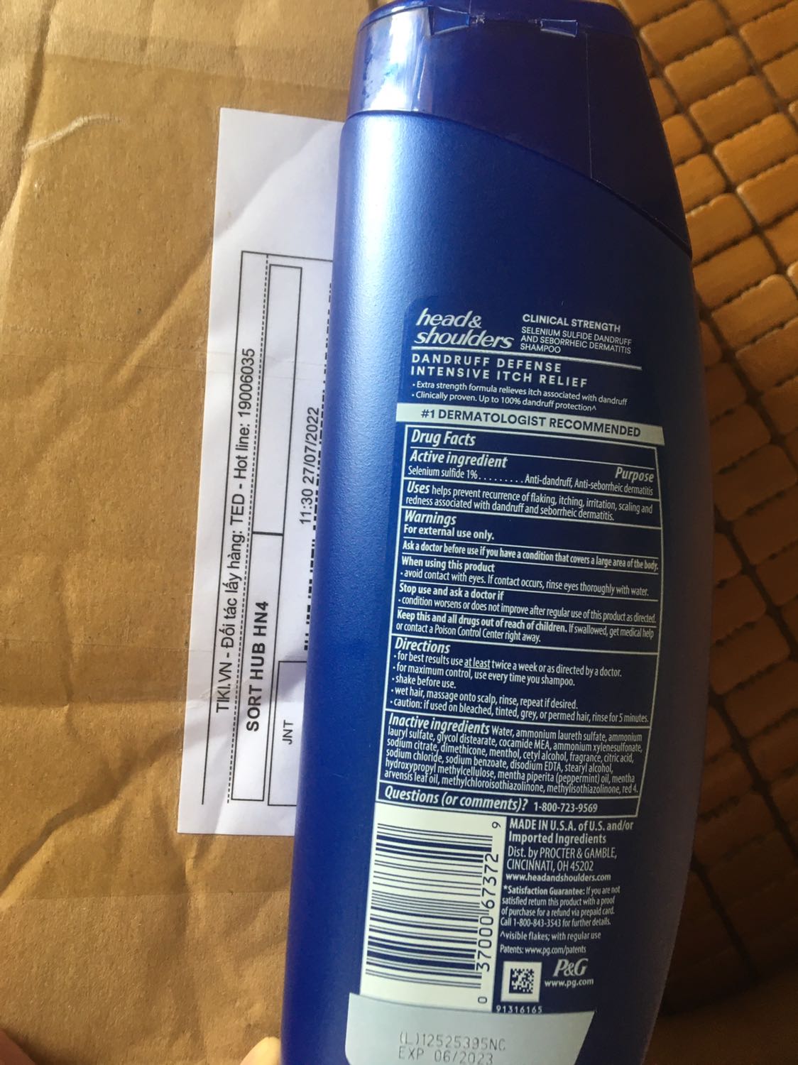 Không biết thế nào nhưng nhận hàng thấy ko có tem chống hàng giả, phần nắp và phần thân chai không đồng màu, nắp thì lỏng lẻo.