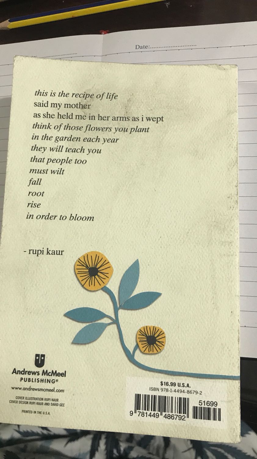 Lần này là lần thứ 3 mình mua hàng ở Tiki nhưng mình không hiểu sao lần này Tiki làm mình thất vọng thật sự khi ship cho mình một cuốn sách cũ? Không chỉ thế mà nó còn bị rách ở nhẹ ở phần gáy và cạnh của bìa? Không biết bên đội ngũ chăm sóc của TIki sẽ xử lí sao đây?