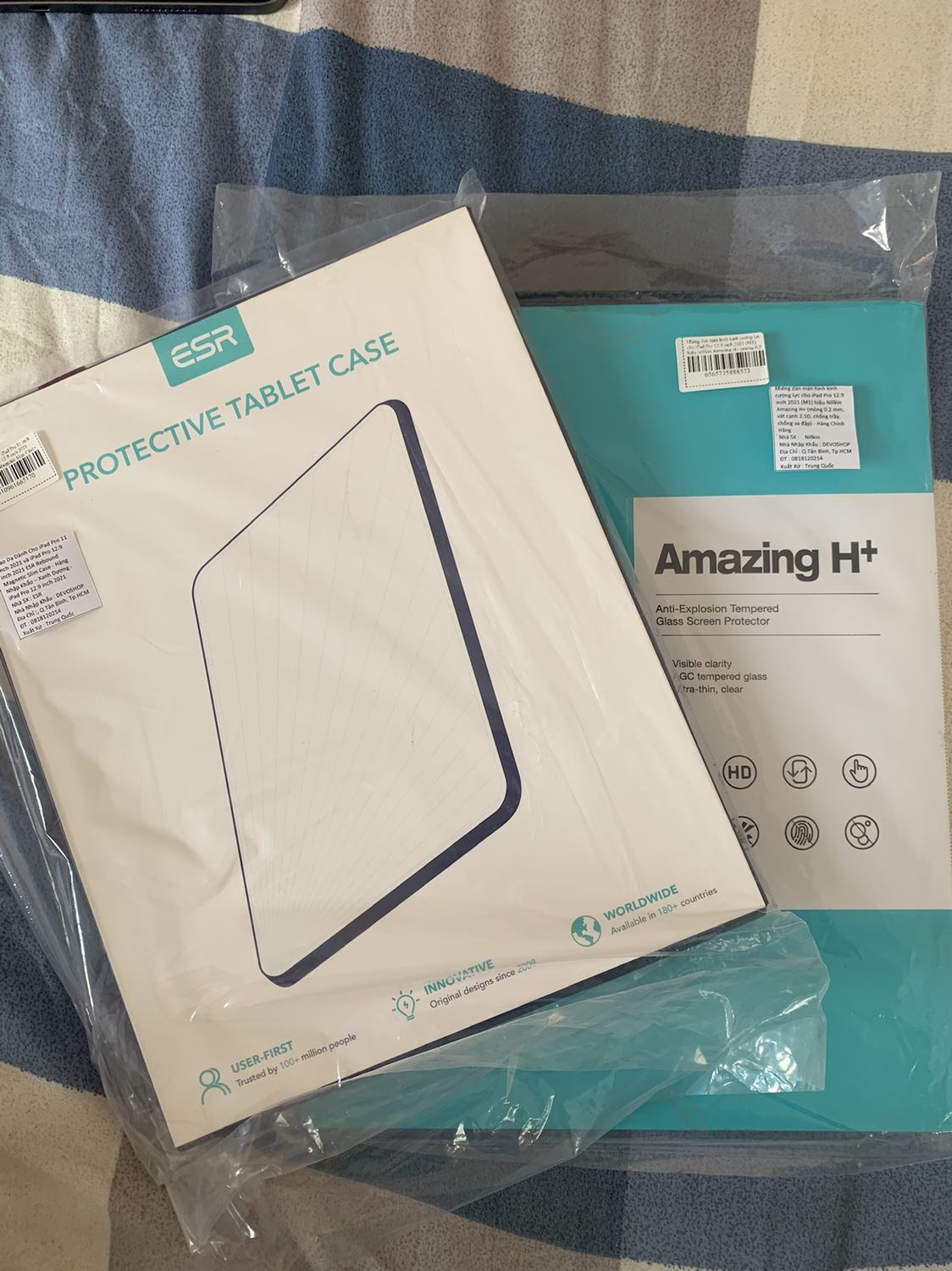 Màu đẹp, chắc chắn. Giao hàng nhanh. Nam châm của case hút tốt. 
Vừa in cái 12.9 2021
Nói chung là thấy hài lòng 😂