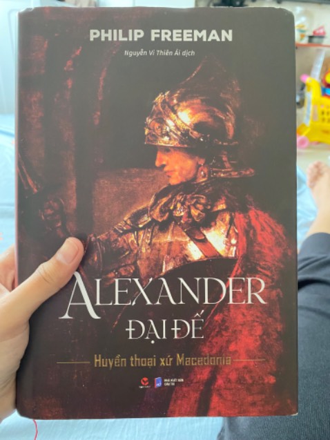 Sách bọc cẩn thận