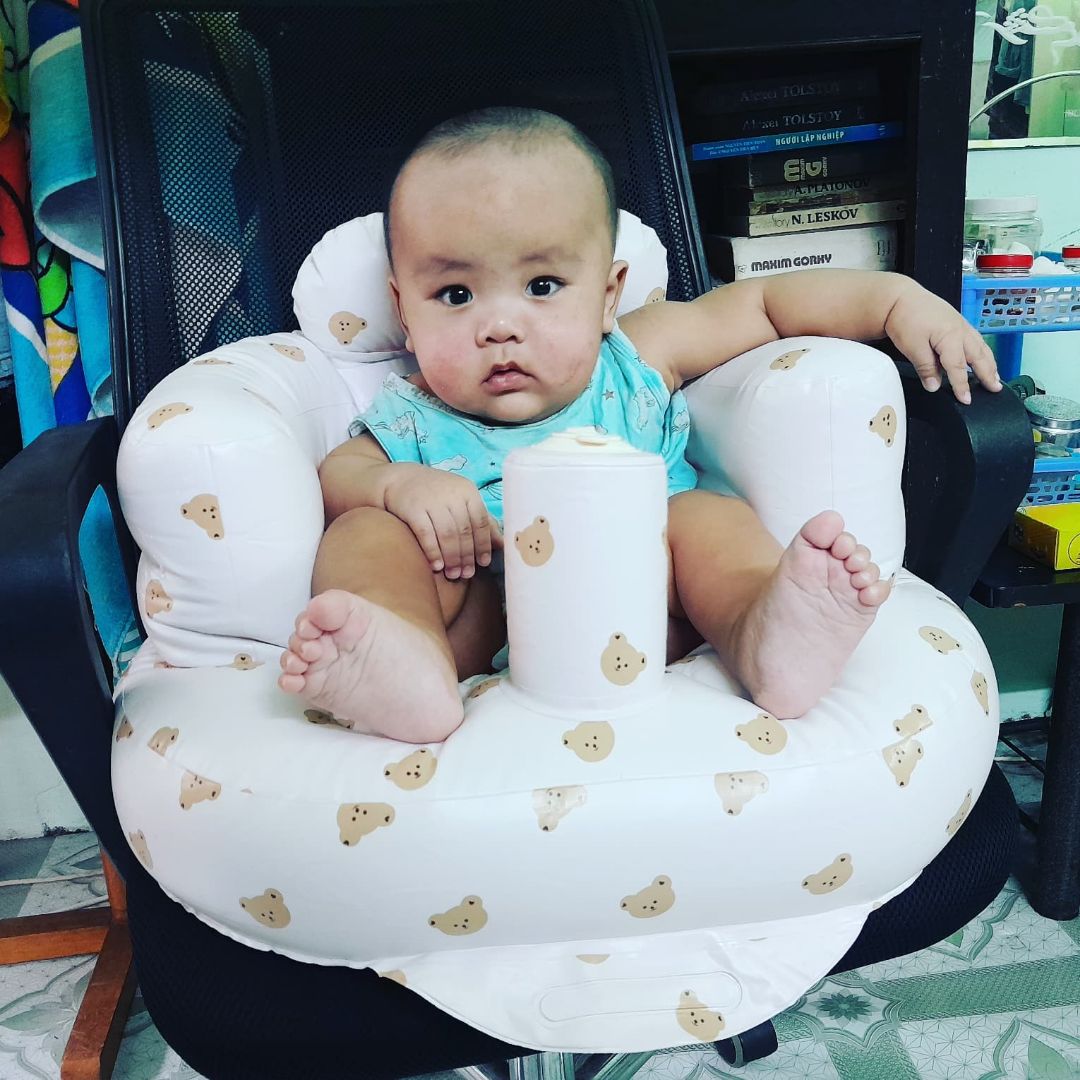 Cái ghế dễ thương lắm ... mình mua để sau này bé ra biển chơi hay tắm bể bơi luôn