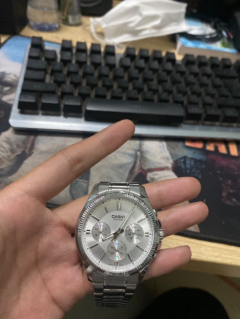 đồng hồ đẹp,tay hơi bé mai đi cắt mắt dây là đẹp sáng.