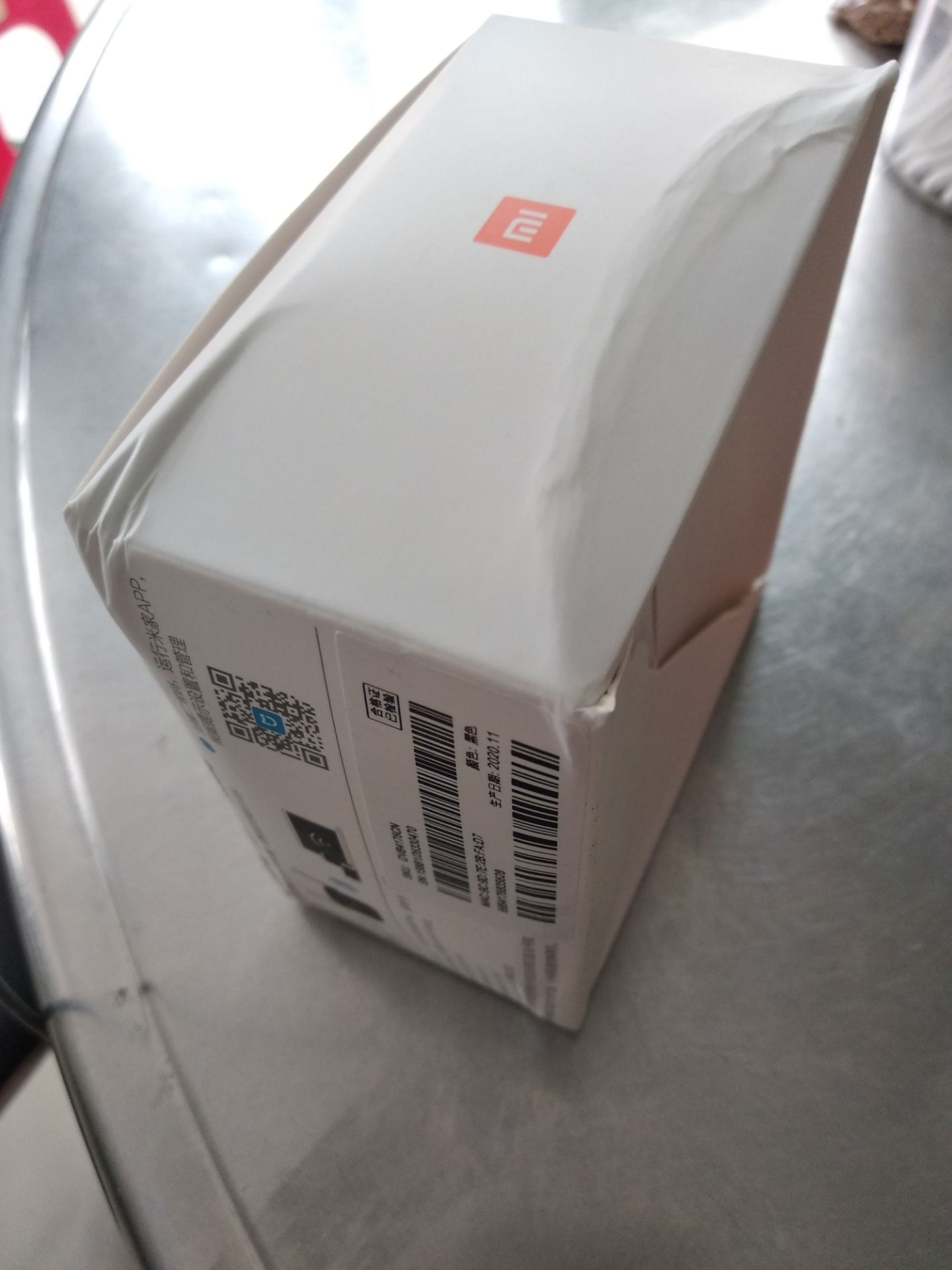 Rất không hài lòng với sp này. Rõ ràng ở trên ghi là phiên bản quốc tế mà lại giao hàng nội địa. Hộp thì móp méo dẹp lép. Ở trên còn miến seal nhưg *** hộp thì mở ra đóng lại thoải mái. Hàg điện tử mà nhìn lôi thôi vậy ai dám sử dụng.