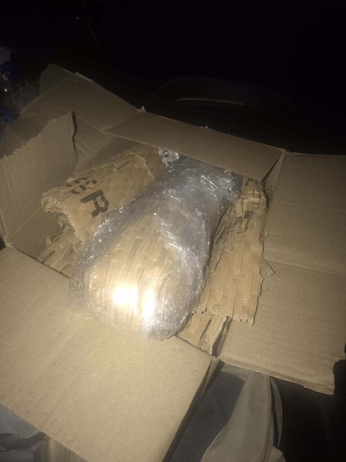 Đóng gói cẩn thận, giao nhanh, rượu để có dịp uống ms biết, hàng có tem nhập khẩu cẩn thânn