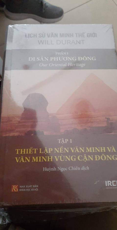 Đóng gói tốt, sách nhỏ hơn mình nghĩ, hơi quăn góc chút chắc do lúc bên xuất bản đóng giấy bóng