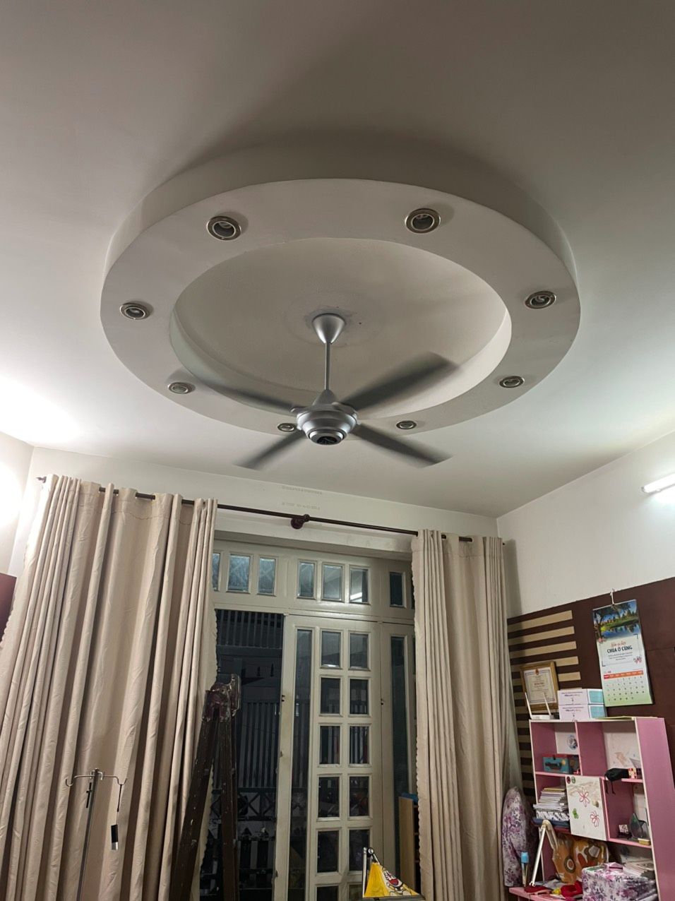 quạt đẹp, chạy êm. đợi dùng thử mới biết độ bền thế nào.