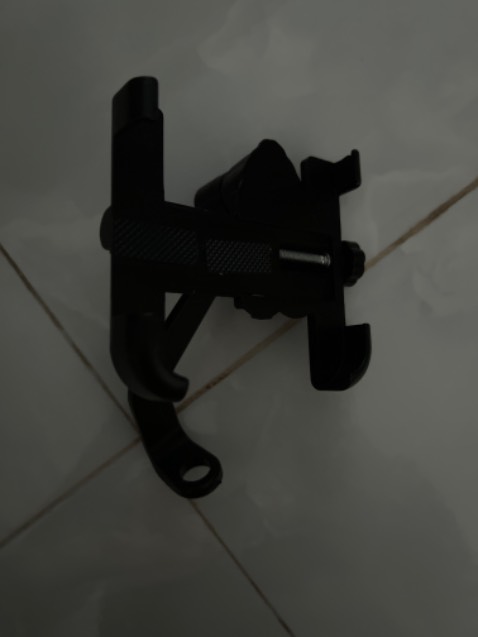 Gái đỡ bằng thép chắn chắn. Nhưng không có ốc gì hết sao gắn vô xe đây nhỉ.