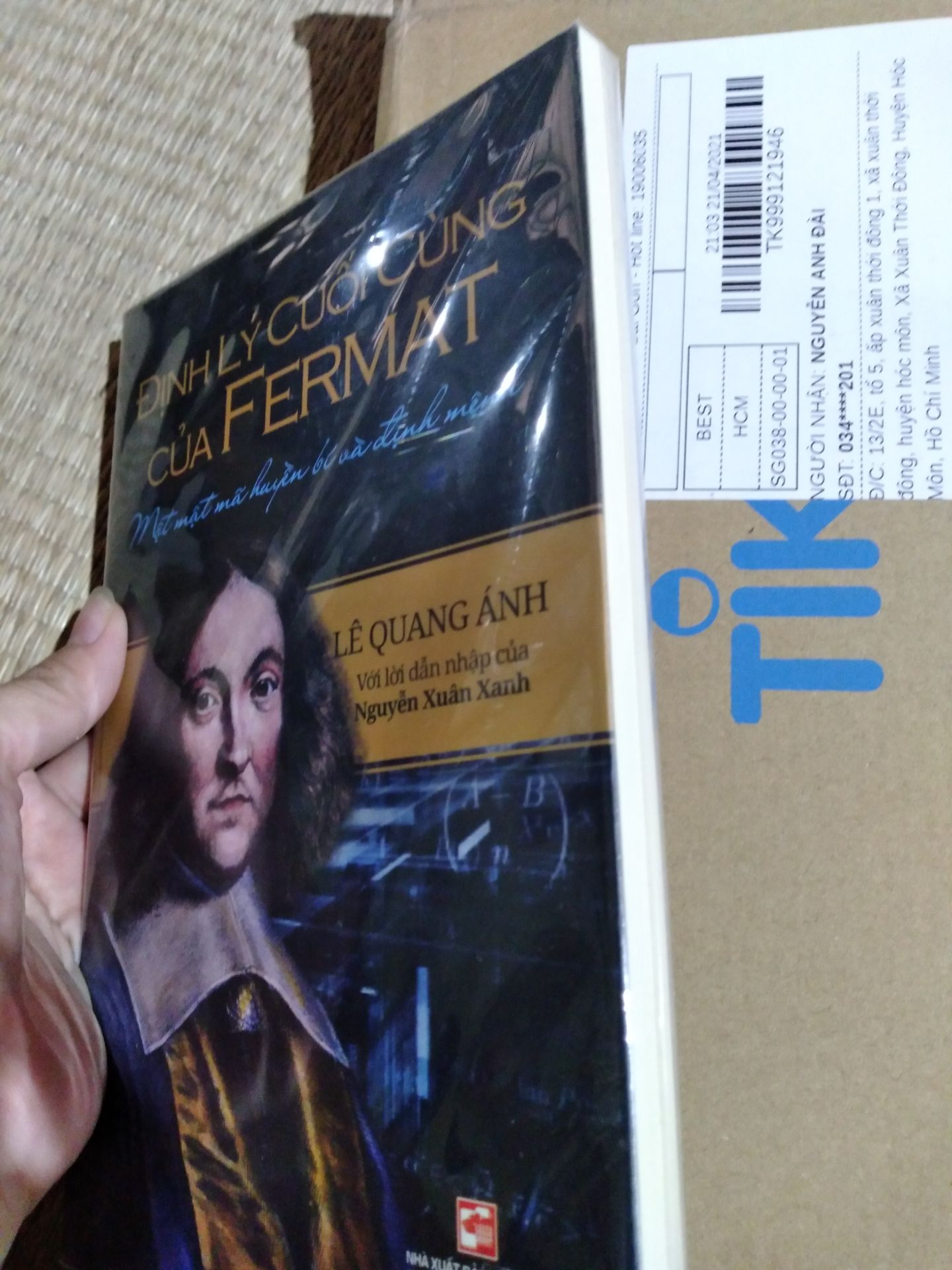 tiki giao hàng rất chuẩn, nv giao hàng tốt và thân thiện, sách đc bao bọc kỹ, ko dơ, ko trầy xước, tôi rất thik tiki, hàng đc  bao bọc  rất cẩn thận❤️❤️