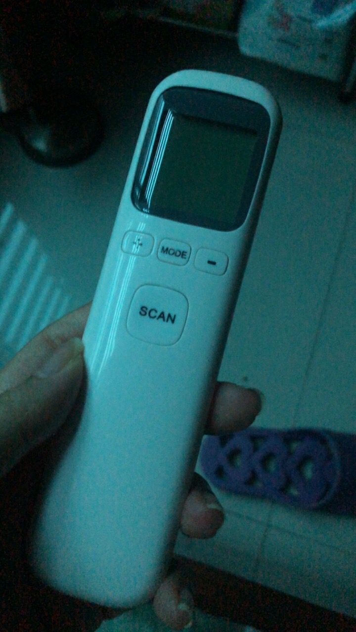 nhiệt kế xin xò lắm luôn. đo chuẩn xác luôn. chỉ cần lắp pin vào là sd được. nên mua ak