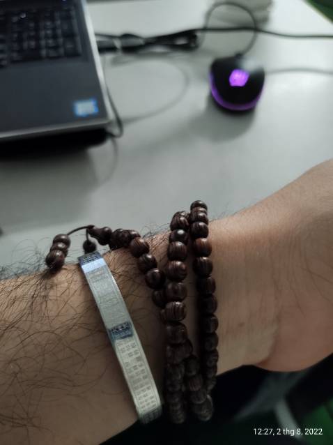 Hộp đẹp, dây ổn. Giao hàng nhanh
Tay đeo hơi rộng