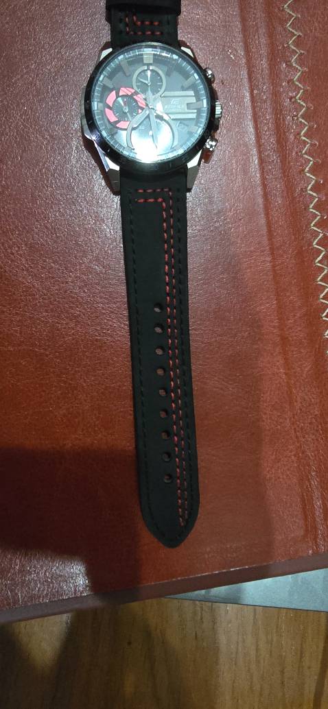 Mới khen hôm qua hôm nay bị bung thế này,