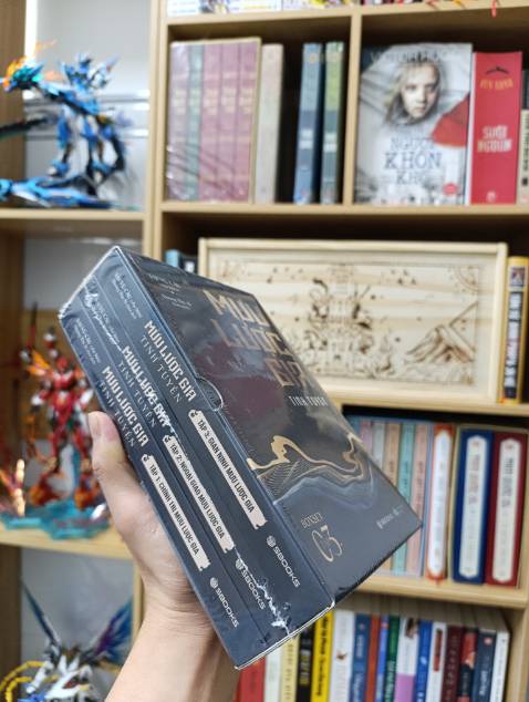 Mới đọc tập 1. Sai lỗi chính tả nhiều. NXB cần đầu tư thời gian xem xét lại về vấn đề lỗi chính tả