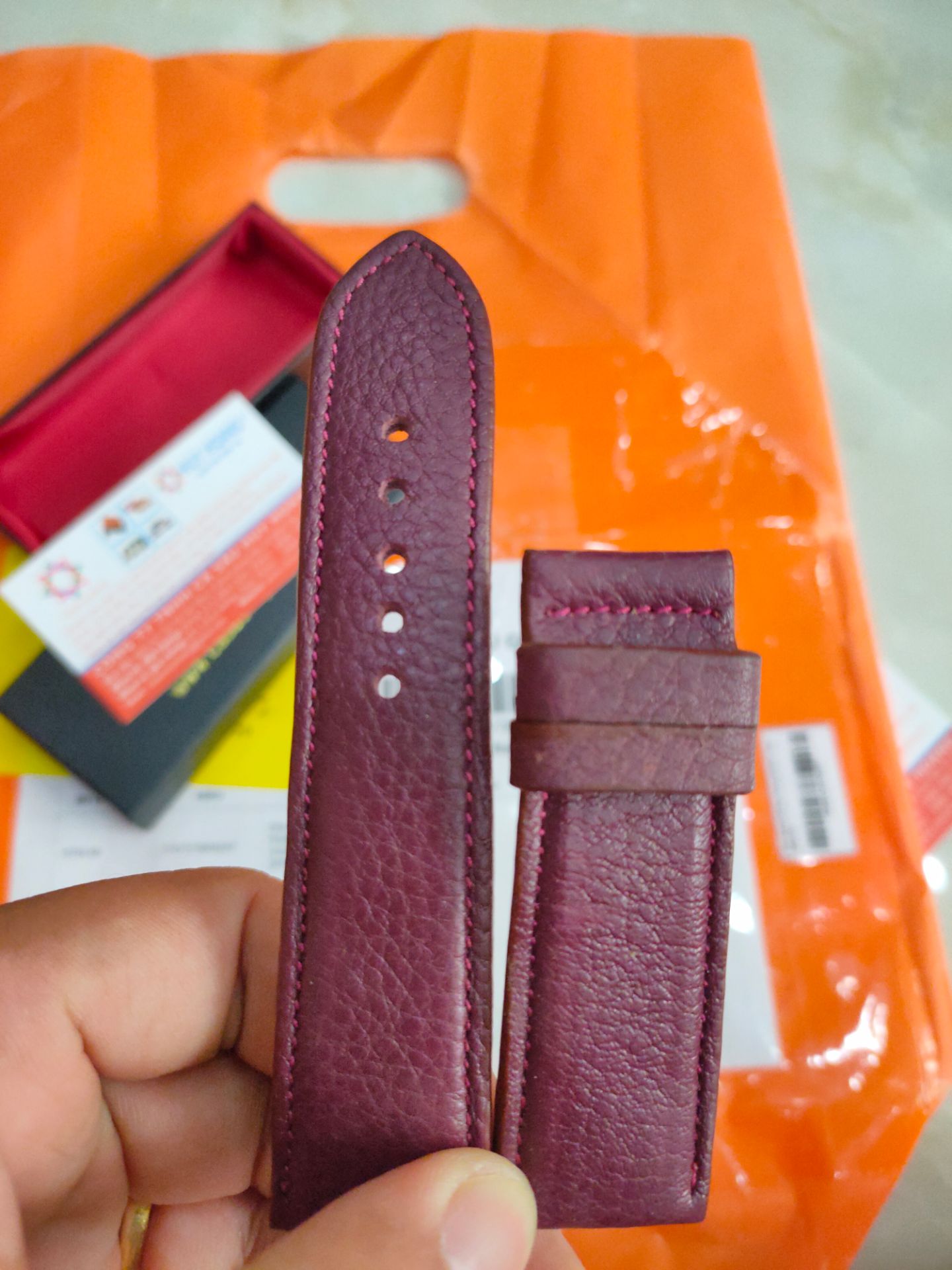 Dây rất đẹp và mềm... có hộp và thẻ bảo hành đầy đủ....Rất hài lòng