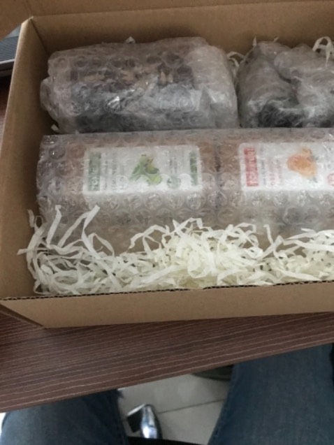 Ta nói là ưng cái bụng. Đóng gói đẹp. Cái này làm quà tặng thì ưng thôi rồi. Chụp ảnh đầy đủ để khoe đây. Tinh dầu thơm lắm còn đóng gói rất cẩn thận lắm . Hương thơm đúng vị chuẩn của thiên nhiên. Hi Ta nói là ưng cái bụng. Đóng gói đẹp. Cái này làm quà tặng thì ưng thôi rồi. Chụp ảnh đầy đủ để khoe đây. Tinh dầu thơm lắm còn đóng gói rất cẩn thận lắm . Hương thơm đúng vị chuẩn của thiên nhiên. Hi