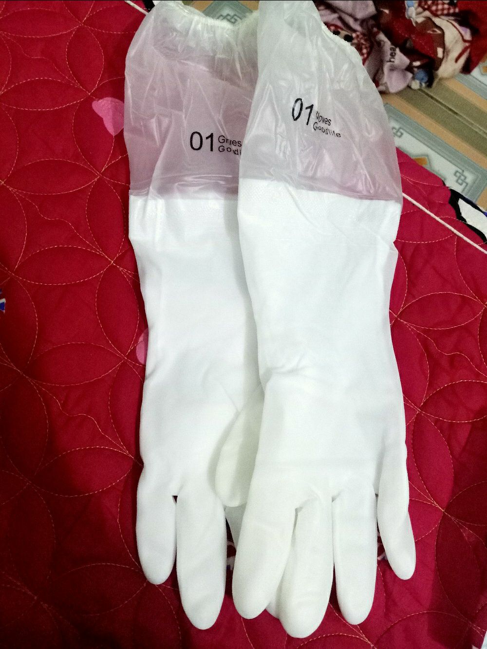 găng tay dai, lớp nỉ thì ấm. k quá dày nên đeo rất tiện. k bị cấn. shop giao hàng nhanh, nên mua mn nhé