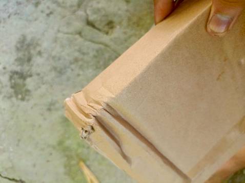 Sách mới tinh, giấy bóng, đẹp.
Mà đơn vị vận chuyển quá cẩu thả, làm sách bị gẫy góc ảnh hưỡng đến cả những trang sách.