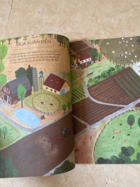 Sách có hình vẽ minh hoạ rất đẹp mắt, đọc xong chỉ muốn được đến nông trại như thế một lần trong đời để được trải nghiệm 😆