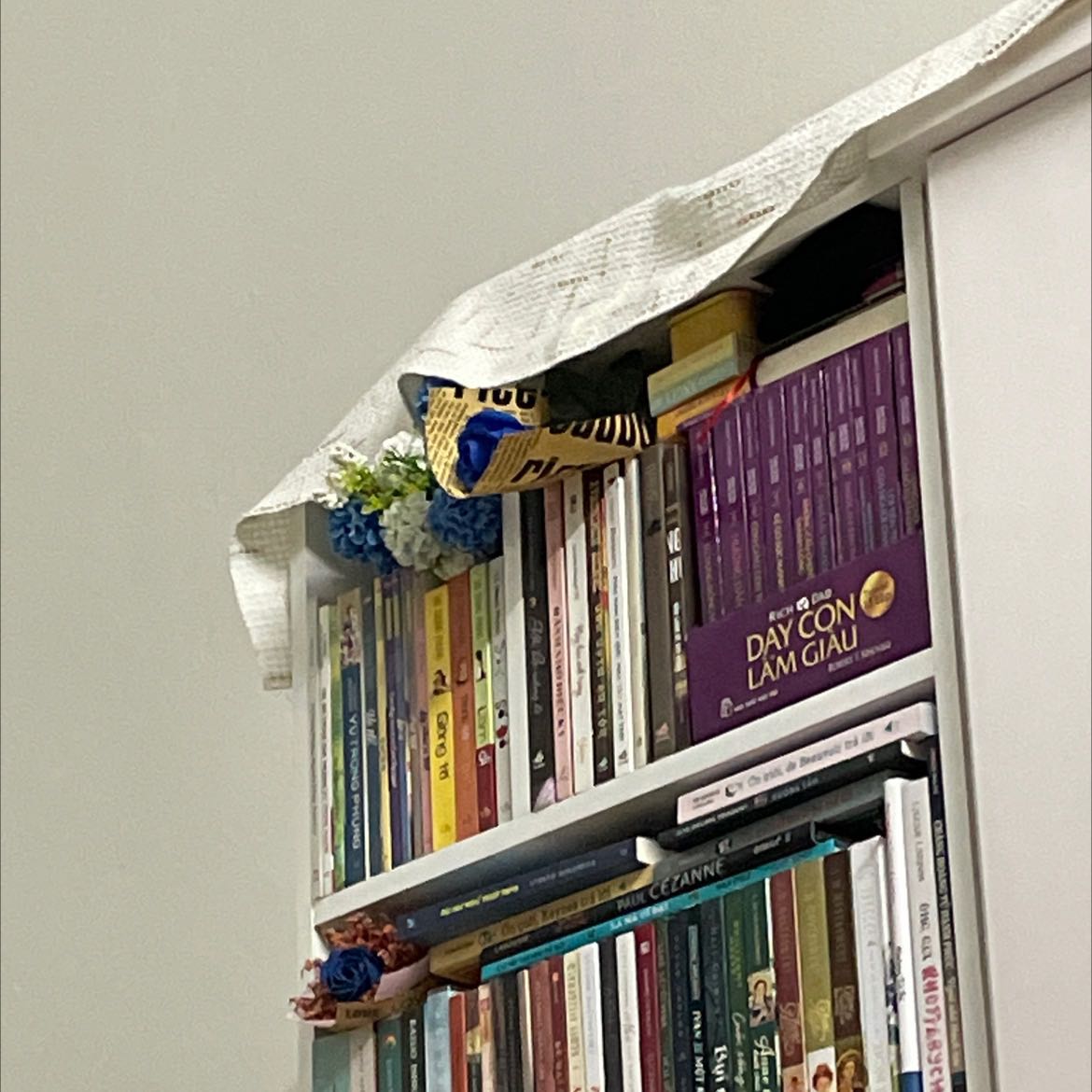 Sách đẹp, giao hàng nhanh chóng và chất lượng, được sale giá tốt 💕
Mình rất hài lòng với cách bảo quản và đóng gói sách của nhà phân phối.