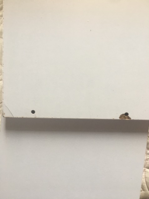 Mình đặt tủ sách ván dày 1,7cm nhưng chỉ nhận được 1,2cm. Ván bị lỗi hỏng. Đề nghị tiki và shop xử lý đổi hàng theo đúng đơn mình đã đặt.