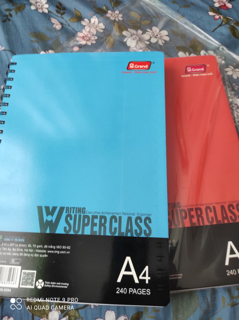 sổ đẹp, bìa dày và cứng cáp, giấy trắng, mịn, đường kẻ rõ ràng, giống như mô tả. tiki giao hàng nhanh, shop đóng gói cẩn thận. sẽ tiếp tục ủng hộ shop. thanks tiki và shop.