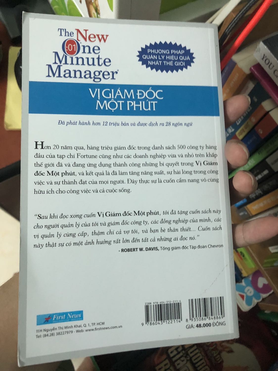 Nhìn như sách cũ, góc bìa bị bong