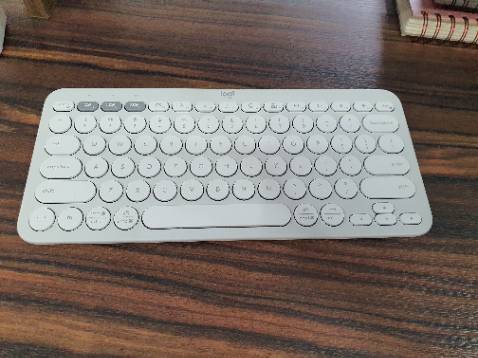 Dễ kết nối, gõ mượt và nhanh, êm dã man. Màu đẹp lại nhỏ gọn