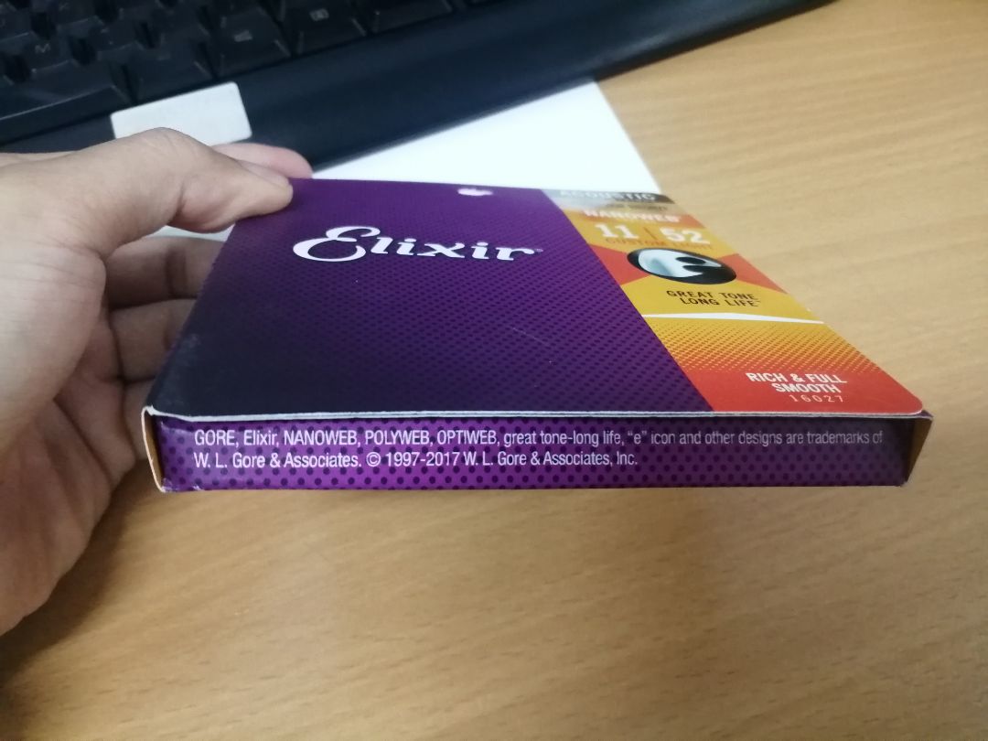 Tưởng mua của shop Tiến Mạnh music mà thế nào lại có nhãn của Sweelee :)) mua ở sweelee 2 lần rồi, mang tiếng thương hiệu mà bán hàng toàn hàng cũ như hàng second hand. Thất vọng thật sự. Lmao thôi mua Tiến nguyễn cho chắc cú. Bye