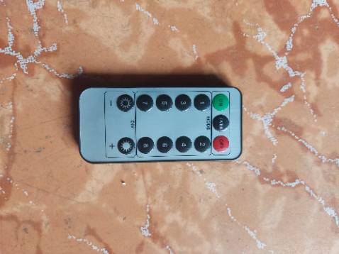 Hàng nhận đúng , kiểm tra không bị chết bóng nào.
Hộp dễ vỡ cho đúng cái gì vậy trời k có chống va đập gì.
Cho shop tận tình tư vấn cho 5* vậy