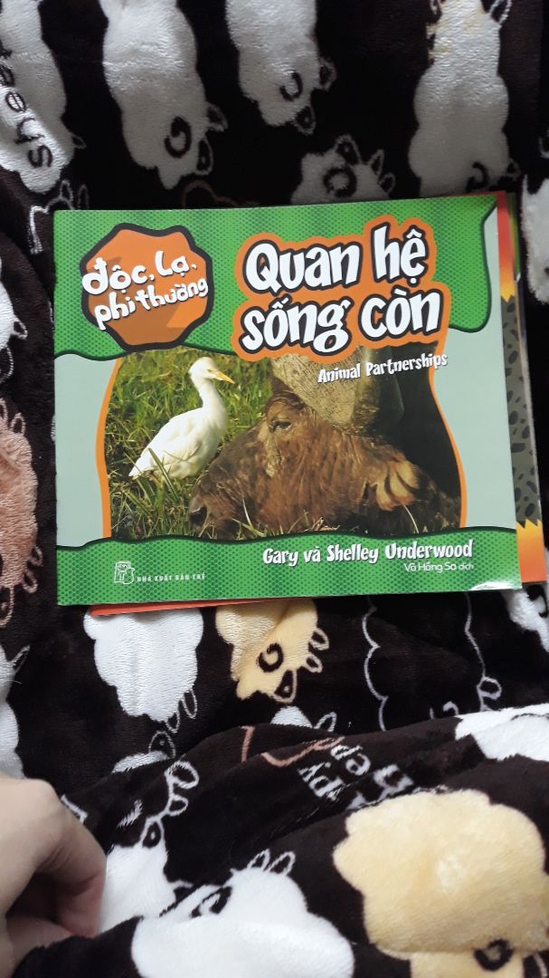 Sách bé, gọn, đọc lúc chơi chơi giải trí được. Mình mua sale 91% nên cũng rẻ. Cảm ơn Tiki nhiều lắm. Hàng gói cẩn thận, sách cũng mới. Bên GHN giao rất tệ