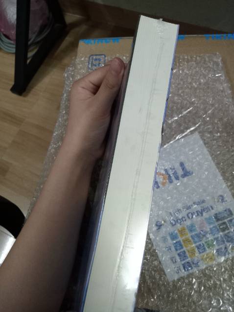 Tiki giao hàng nhanh hơn mong đợi mọi người ạ, sách không bị hư hỏng, còn seal, shipper thân thiện