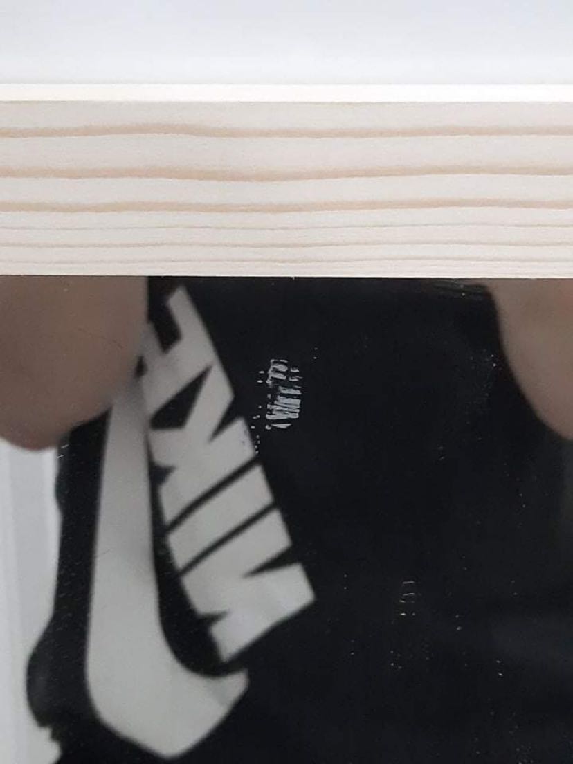 Mẫu mã đẹp NHƯNG ốc vặn cố định gương thì bị lờn, mặt gương thì có nhiều vết dơ lau chùi cỡ nào cũng k ra, ngay trên bề mặt kiếng cảm thấy rất khó chịu 😞😞