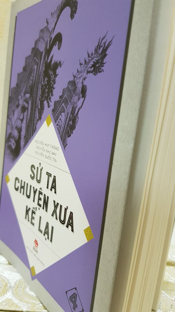 Những mẩu truyện lịch sử hấp dẫn, dễ hiểu từ thời Gia Long đến Cách mạng tháng 8.