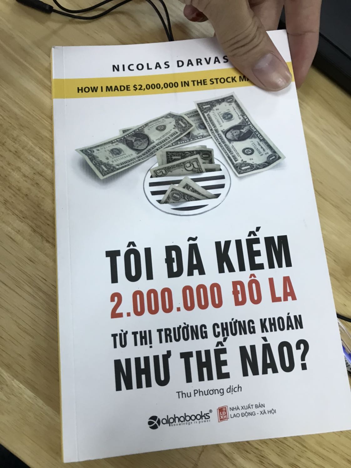 Mình mới nhận sách hôm qua. Về đọc thì thấy có vài trang sách không được in. Trường hợp này mong Tiki giải quyết dùm và đổi sách mới in đầy đủ nội dung sách cho mình với ! Thanks