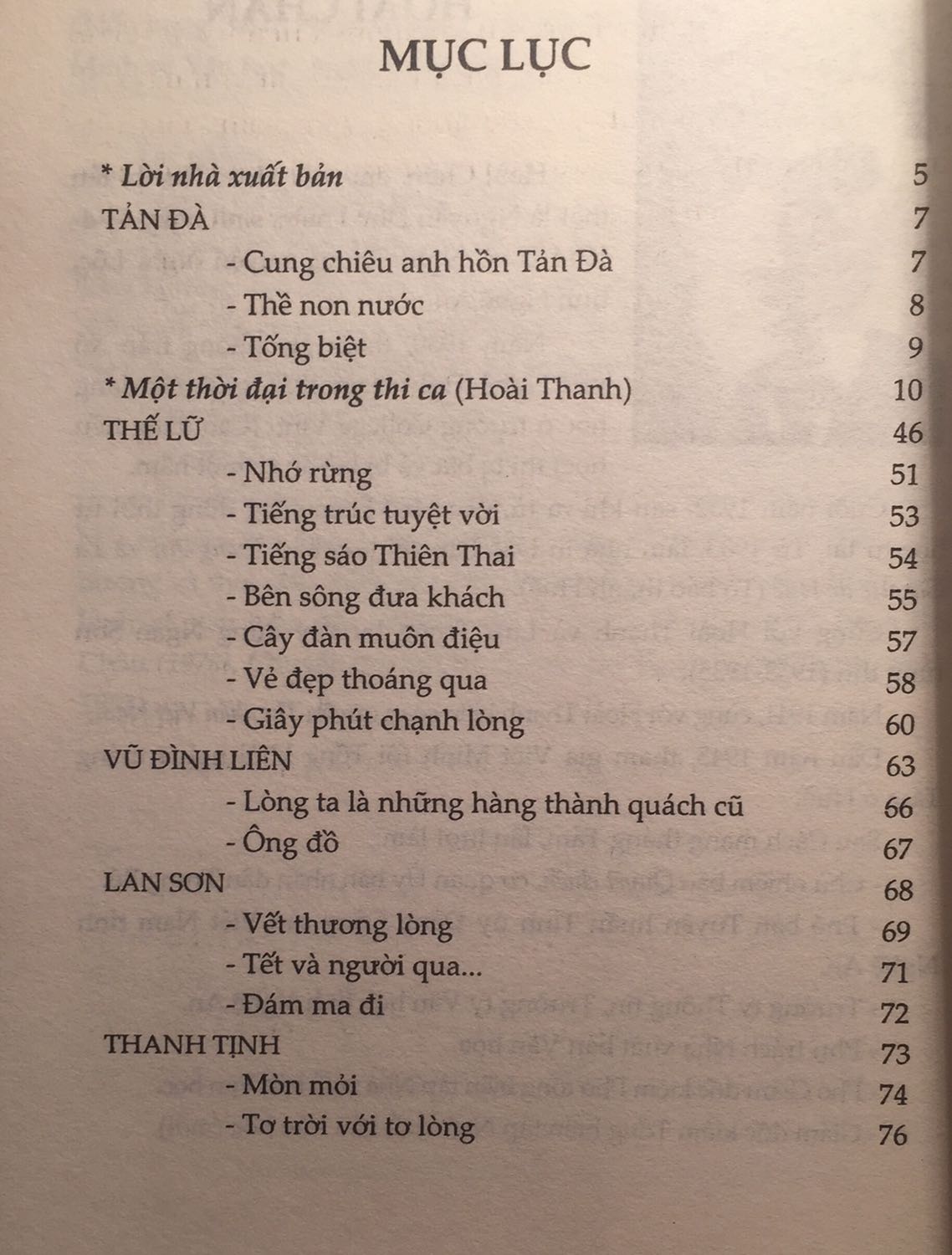 Tiki hàng mình không chê gì hết đâu >< thích lắm 
Về cuốn sách thì mình được cô giới thiệu mua về đọc vì nó rất có ích cho những người ban xã hội như mình nên mình quyết định mua và tất nhiên nó giúp mình rất nhiều việc cải thiện cách viết văn và cảm nhận thơ của mình và hơn thế nữa mình rất thích nhà phê bình Hoài Thanh