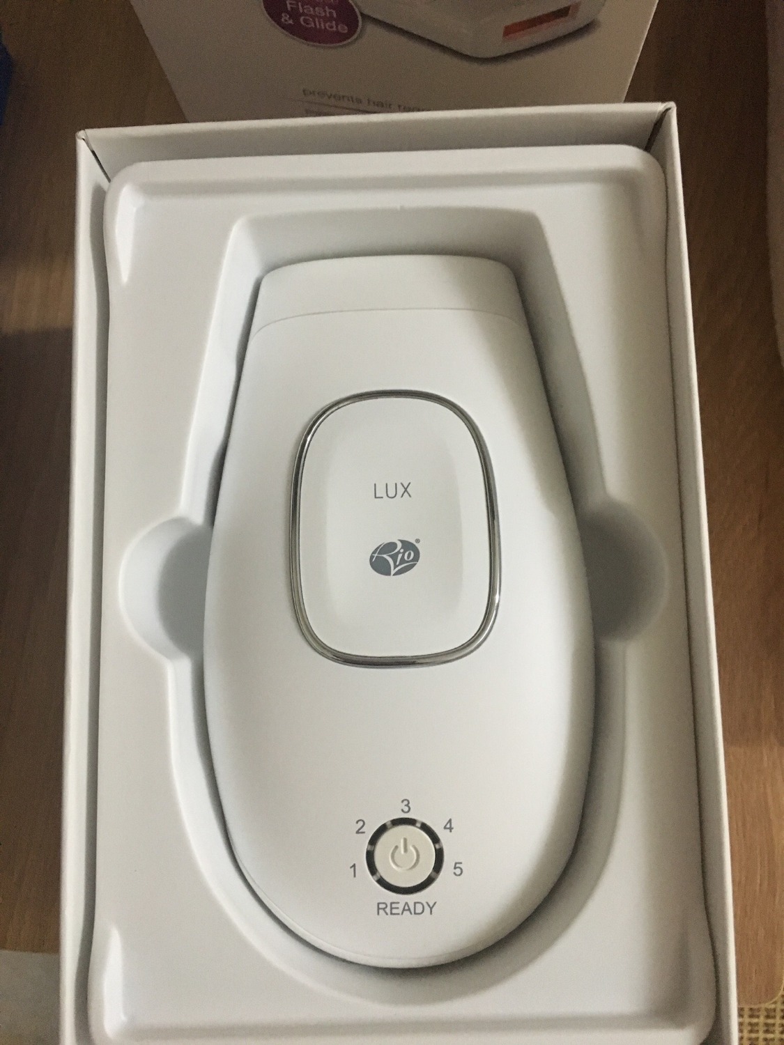 Tiki giao hàng nhanh hơn dự kiến, đóng gói rất cẩn thận. Sản phẩm đẹp, đầy đủ hướng dẫn sử dụng, phụ kiện đi kèm. Bước đầu mình thấy sử dụng rất ổn, về lâu dài thì cần thêm thời gian để đánh giá.