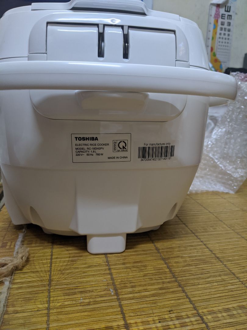 Tiki giao hàng nhanh, đặt tối qua thì sáng nay nhận được. lúc xem hàng thù thấy made in china chứ k phải made in Thailand, nhưng nhập mã máy để bảo hành thì đúng hàng chuẩn hãng nên cũng yên tâm hơn. tối nay nấu thử xem chất lượng nồi ra sao. còn cảm nhận là các nắp nồi, nút bấm khá chắc chắn, mẫu mã đẹp. Tiki giao hàng nhanh, đặt tối qua thì sáng nay nhận được. lúc xem hàng thù thấy made in china chứ k phải made in Thailand, nhưng nhập mã máy để bảo hành thì đúng hàng chuẩn hãng nên cũng yên tâm hơn. tối nay nấu thử xem chất lượng nồi ra sao. còn cảm nhận là các nắp nồi, nút bấm khá chắc chắn, mẫu mã đẹp.