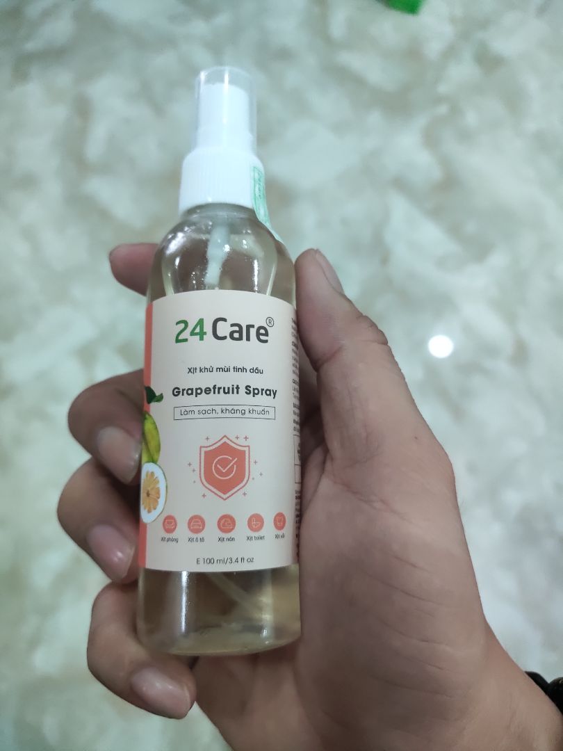 Xịt Bưởi này mùi nhẹ nhàng rất dễ chịu, thích hợp xịt ở văn phòng, trong phòng lạnh. Bao bì nhìn xinh ghê. Mình thấy shop còn nhiều mùi nữa và sẽ mua để thử.