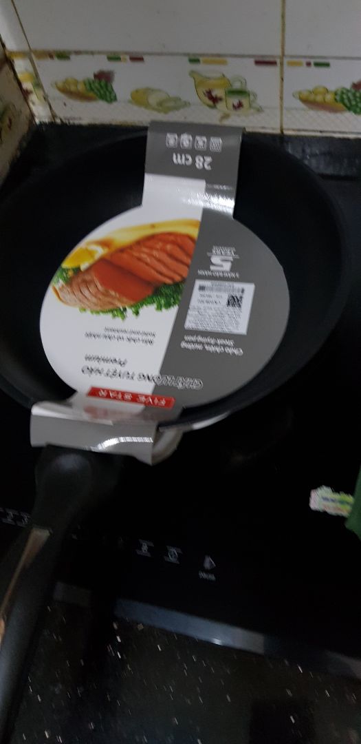 Đã nhận được hàng. chảo đẹp dày dặn chắc chắn. Tuy nhiên chỗ cài tấm bìa giới thiệu sản phẩm có hơi bị xước lớp chống dính. Mong shop lưu ý ở những sản phẩm khác. Đóng gói cẩn thận chắc chắn. Sẽ ủng hộ shop nếu có nhu cầu!