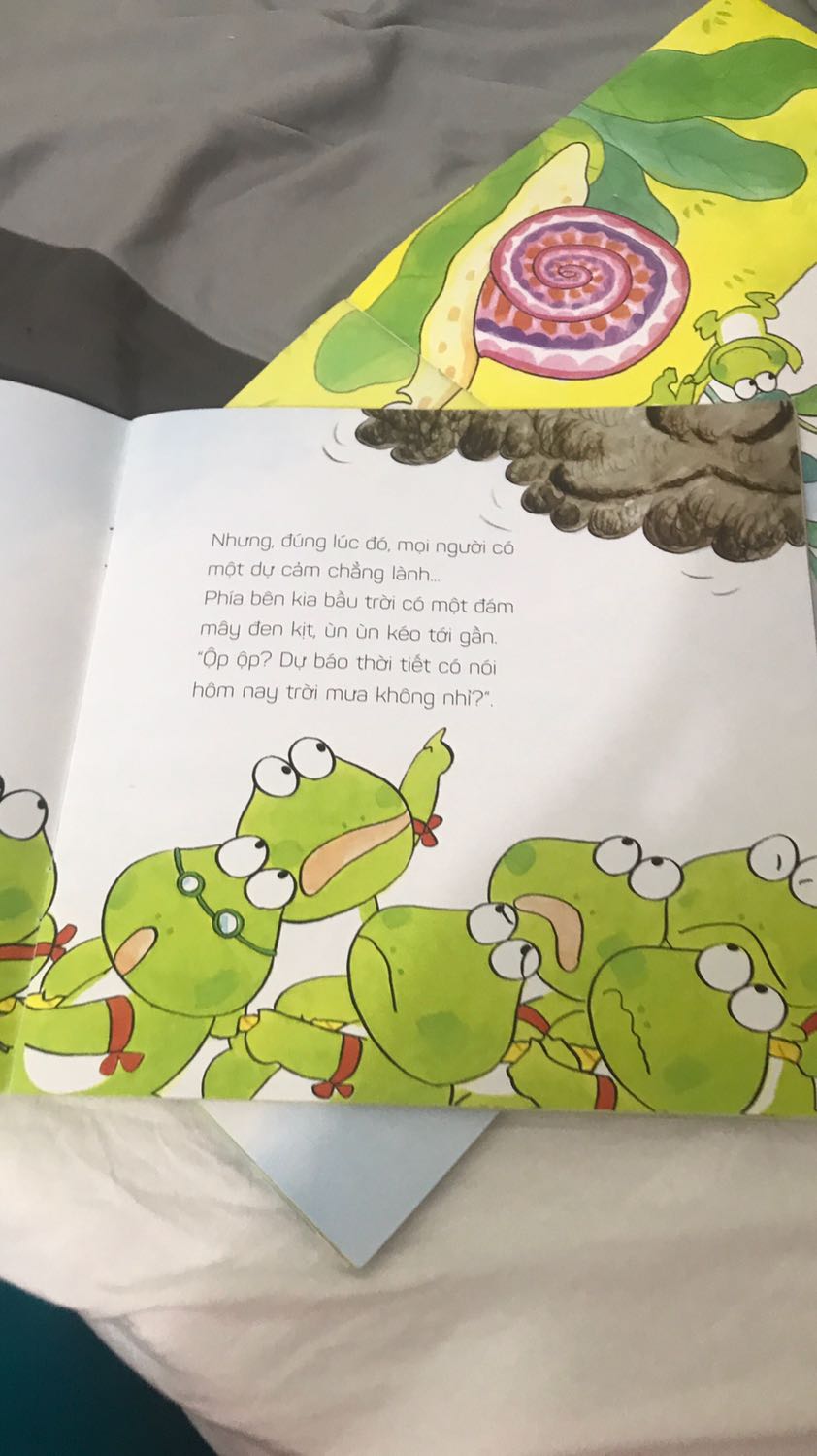 Sách dễ thương, nội dung da dạng nhiều chủ đề. Những câu chuyện hằng ngày về các bạn Ếch rất thú vị. Bé nhà mình rất thích đọc.