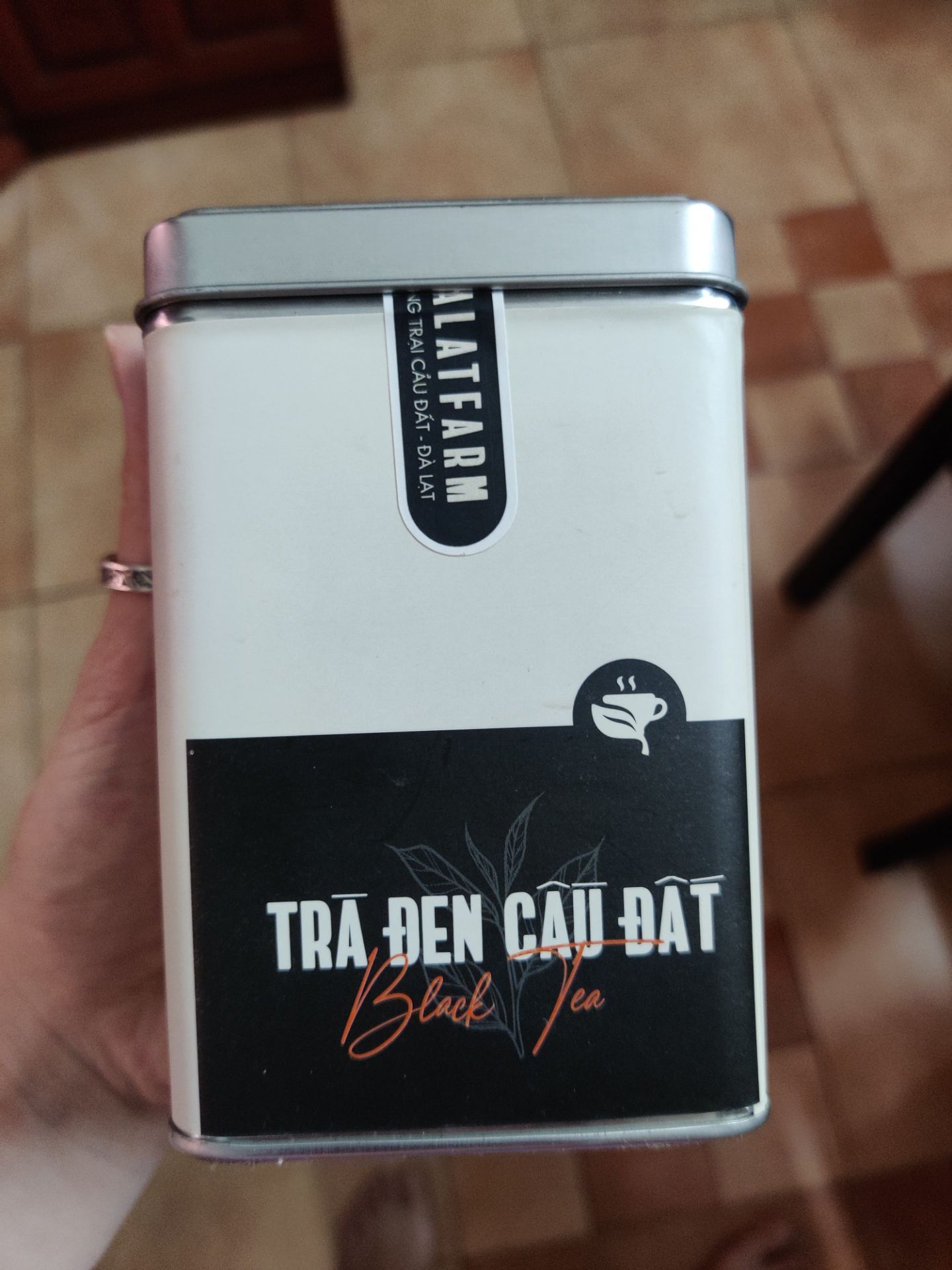 trà rất thơm, giao cũng nhanh, vị sau khi pha lên uống ngon, ko bị ra vị ở các tiệm trà rẻ tiền, đáng thử