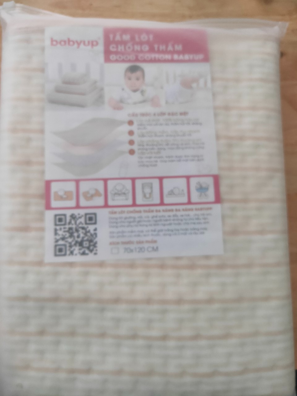 Nhận được hàng rất ưng từ cách đóng gói chỉnh chu, tấm lót mịn, sờ mát đường may viền kỹ. Với giá tầm này thì không có gì để chê hết, lót giường hoặc cũi đều được.