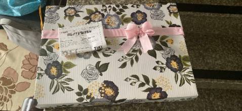 Mình mua sách tặng người thân và nhận được sách gói rất đẹp. Nội dung thì mình chưa đọc nên chưa biết, nhưng nghe đồn hay!