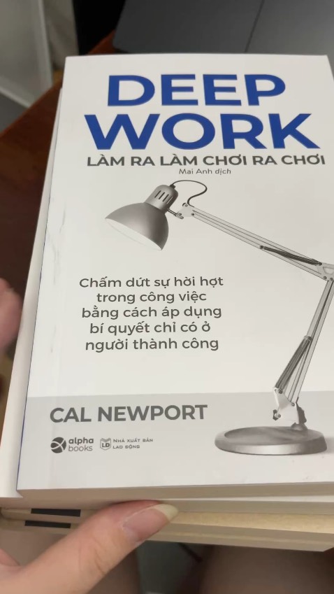 Đúng buồn luôn mua 1 đống mà riêng cuốn này ko được bọc kiếng nên nó bị dơ