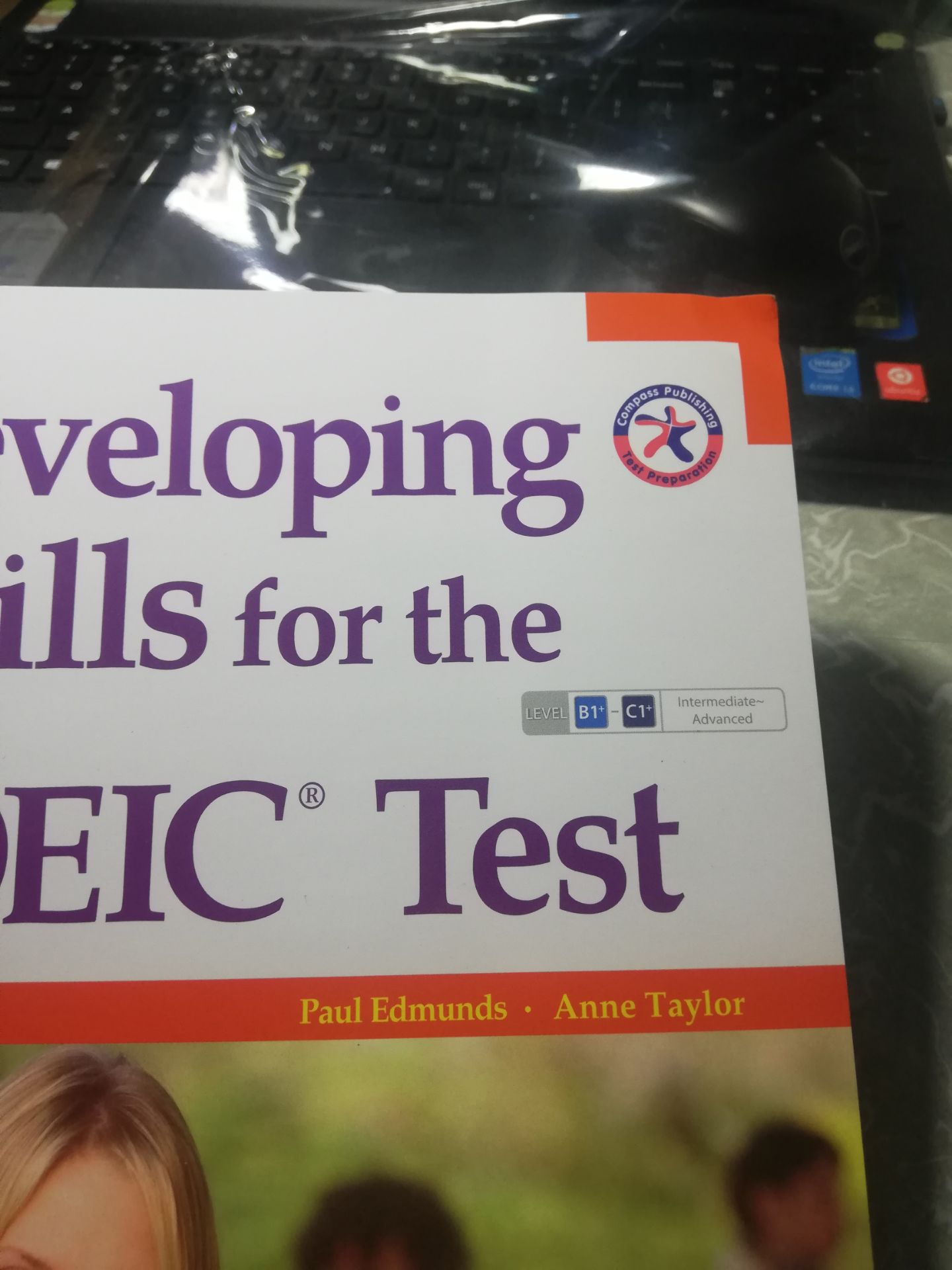 sách đc gói kĩ có ddur 3 đĩa cd, đc bỏ trong túi kính nhìn mới, sạch, gọn. về nội dung chắc k phải bàn cải. A luueejn TOEIC hản cũng phải biết em nó. có điều sách giao mình hơi bị quăng góc nhu