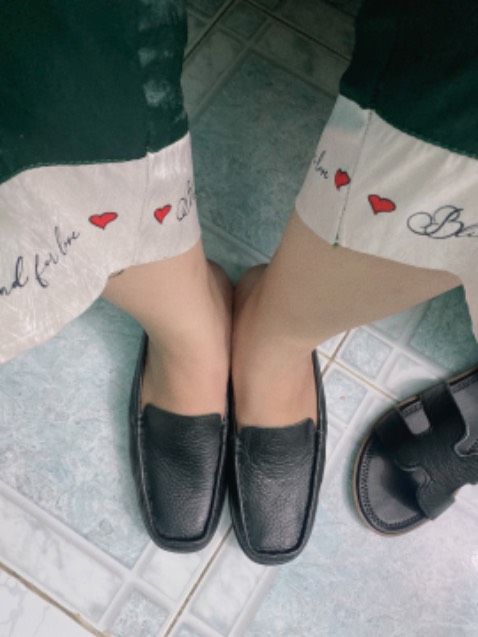 Giày dép của shop chất lượng nhá mn, như hình, da và đường may xuất sẵc, êm chân lắm, sẽ trở thành khách ruột, đề nghị shop ra thêm một số mẫu sục nữ xinh đẹp hơn nhé!