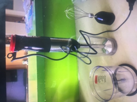 Máy chạy mạnh êm, có nhiều phụ kiện rất tốt